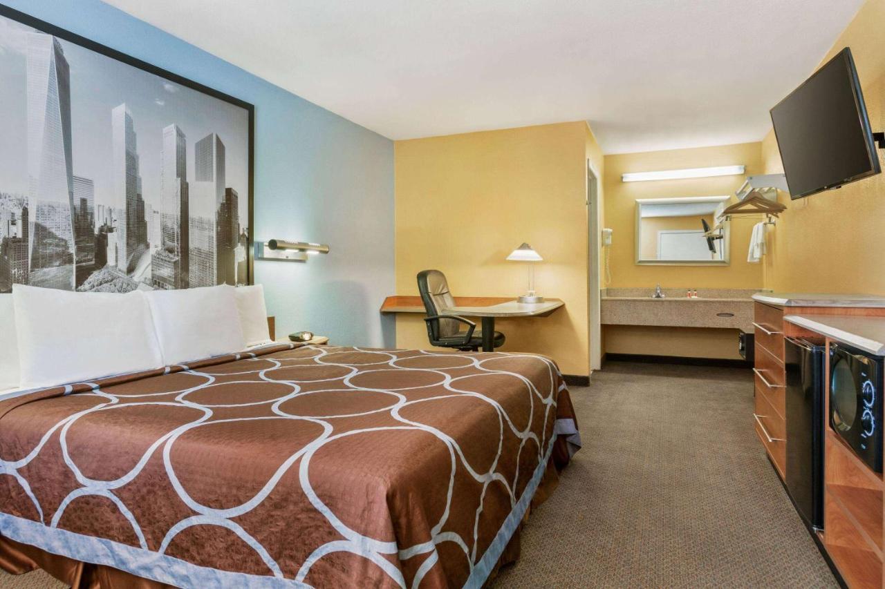 Super 8 by Wyndham Findlay Hotel Eksteriør billede