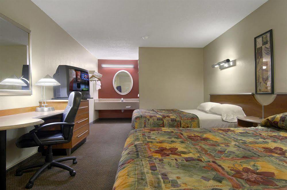 Super 8 by Wyndham Findlay Hotel Eksteriør billede